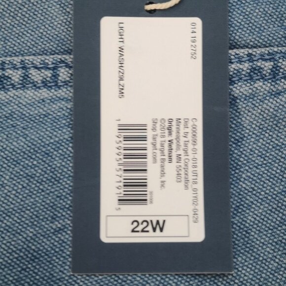 NWT Universal Thread Ladies Size 22W Light Wash High Rise Midi Shorts - Picture 9 of 13